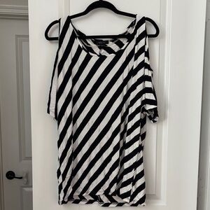 Spense Diagonal Striped Short Sleeve Top